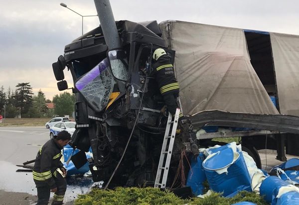 Foto - Konya'da feci kaza! Çok sayıda yaralı var