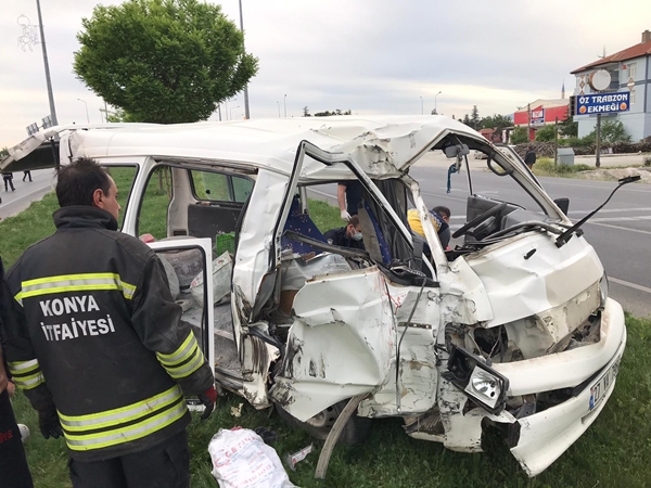 Konya'da feci kaza! Çok sayıda yaralı var