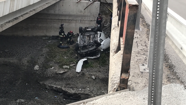 Foto - Konya'da feci kaza! Otomobil tahliye kanalına uçtu