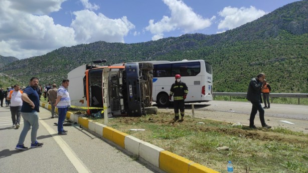Foto - Konya'da feci kaza! Yolcu otobüsü kamyona çarptı: Ölü ve çok sayıda yaralı var