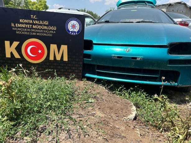 Foto - Konya'da gümrük kaçağı araç, sahte plakalar ele geçirildi: 4 gözaltı