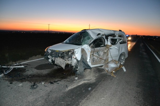 Foto - Konya'da hafif ticari araçlar çarpıştı