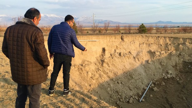 Foto - Konya’da iki fay arasında 37 metre çapında obruk oluştu