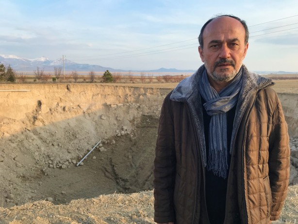 Foto - Konya’da iki fay arasında 37 metre çapında obruk oluştu
