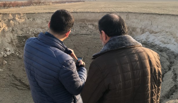Foto - Konya’da iki fay arasında 37 metre çapında obruk oluştu