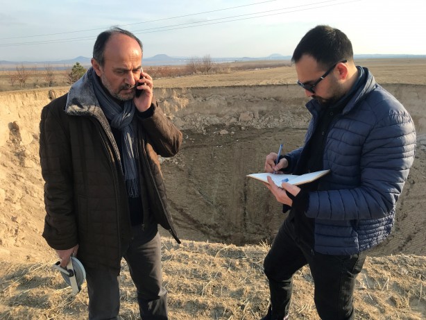 Foto - Konya’da iki fay arasında 37 metre çapında obruk oluştu
