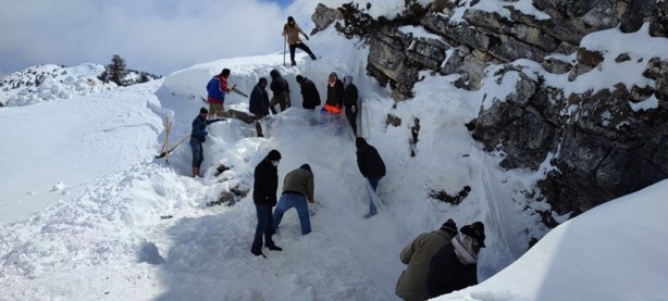 Foto - Konyalılar karları mağaraya doldurdu! Bakın sebebi neymiş...