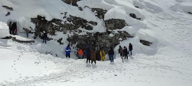 Foto - Konyalılar karları mağaraya doldurdu! Bakın sebebi neymiş...