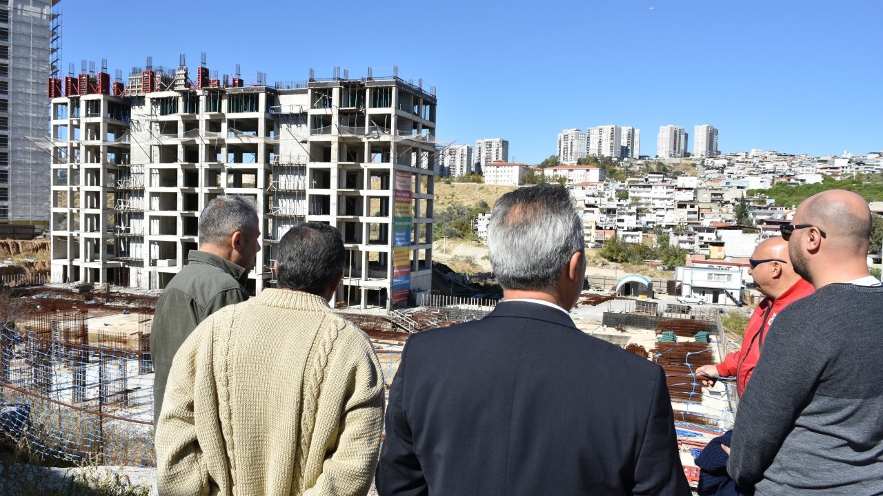 Foto - Kooperatif mağdurları mevzuyu hâlâ anlamadı! "Tunç Soyer’i satmam" diyen Özgür’den yardım istiyorlar
