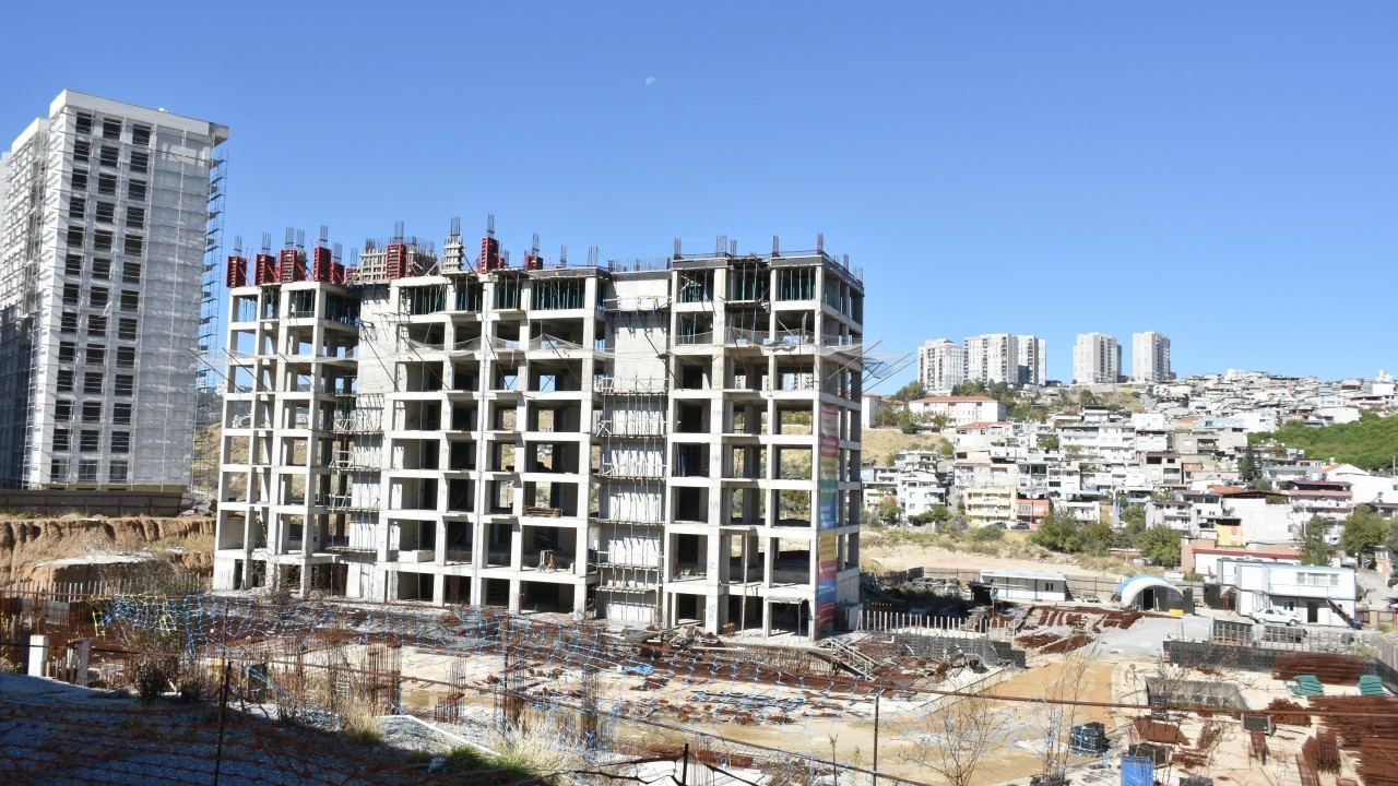 Foto - Kooperatif mağdurları mevzuyu hâlâ anlamadı! "Tunç Soyer’i satmam" diyen Özgür’den yardım istiyorlar