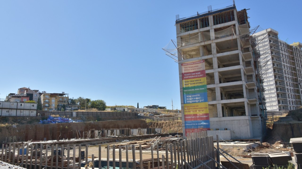 Foto - Kooperatif mağdurları mevzuyu hâlâ anlamadı! "Tunç Soyer’i satmam" diyen Özgür’den yardım istiyorlar