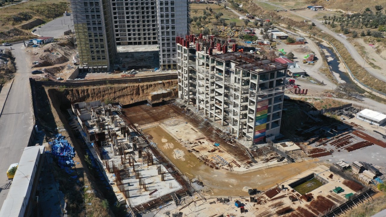 Kooperatif mağdurları mevzuyu hâlâ anlamadı! "Tunç Soyer’i satmam" diyen Özgür’den yardım istiyorlar