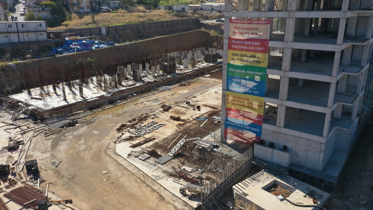 Foto - Kooperatif mağdurları mevzuyu hâlâ anlamadı! "Tunç Soyer’i satmam" diyen Özgür’den yardım istiyorlar