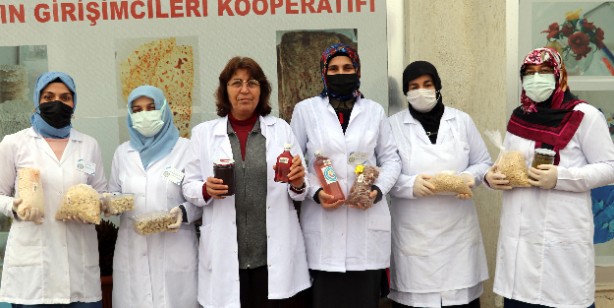 Foto - Kooperatifle güçlerini birleştiren kadınlar yöresel ürünlere değer katıyor