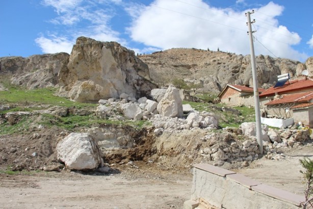 Foto - Kopan kaya parçaları tedirginliğe neden oldu
