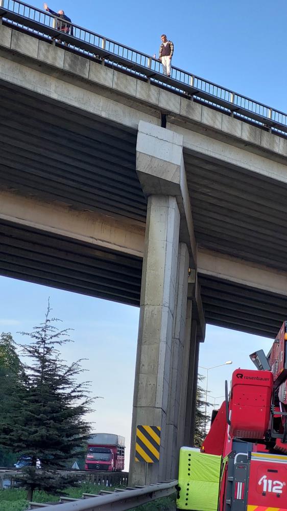 Foto - Köprüde intihar girişimi