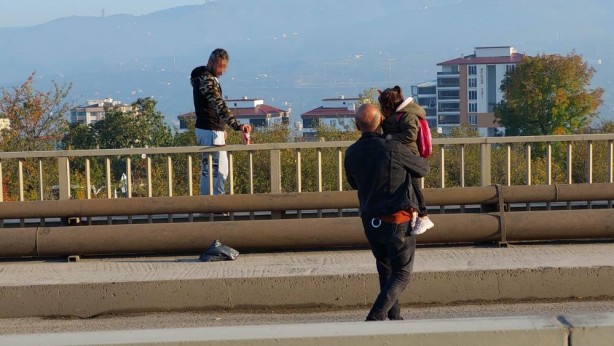 Foto - Köprüde intihar girişimi