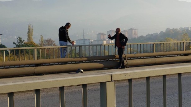 Foto - Köprüde intihar girişimi