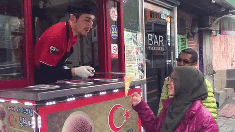 Foto - Korelilerin Maraş dondurmasıyla imtihanı