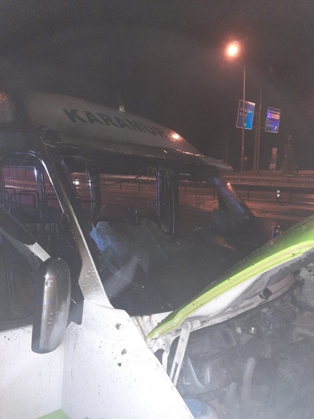 Foto - Korku dolu anlar! Alev alan yolcu minibüsünden son anda kurtuldular