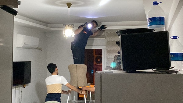 Foto - Korku dolu anlar! Eve yarasa girdi