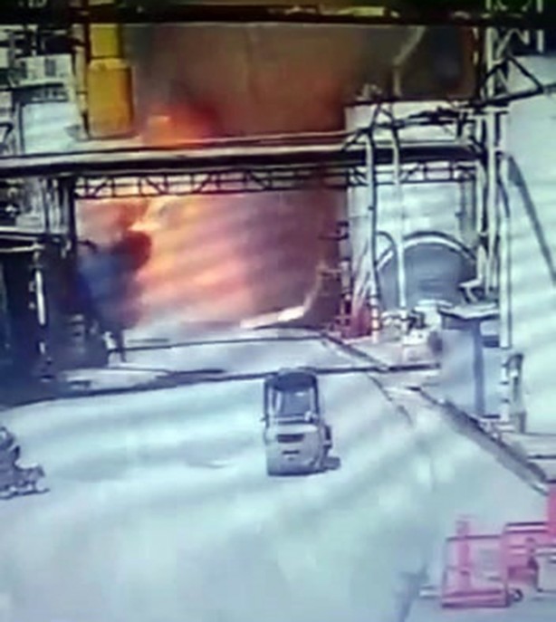 Korku dolu anlar! Fabrikadaki feci patlamanın görüntüleri ortaya çıktı