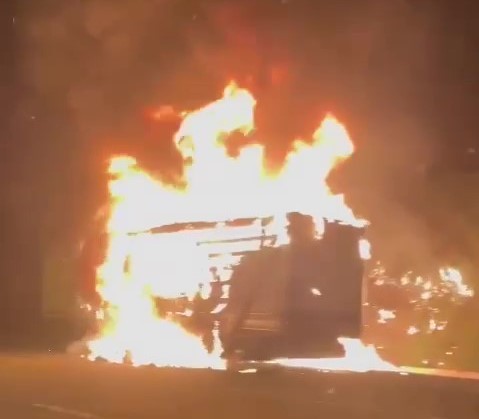 Foto - Korku dolu anlar! Kuzey Marmara Otoyolu’nda tır küle döndü