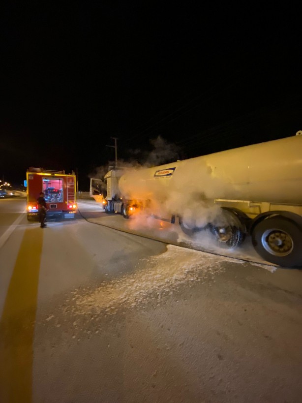 Korku dolu anlar! Seyir halindeki tankerde yangın