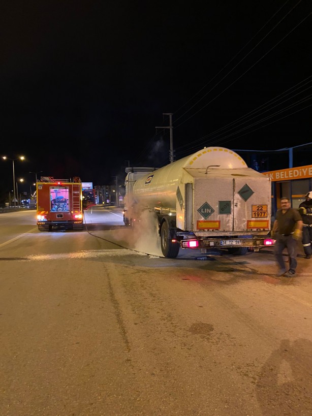 Foto - Korku dolu anlar! Seyir halindeki tankerde yangın