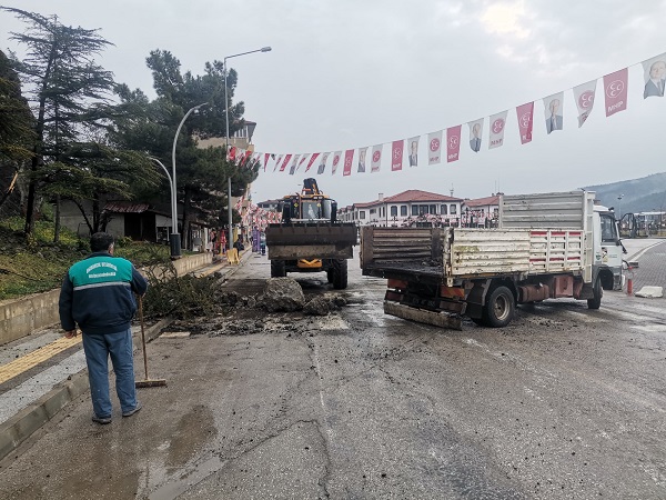 Foto - Korku dolu anlar! Tarihi kaleden düştü
