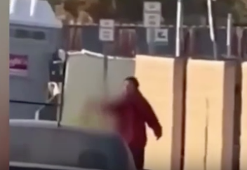 Foto - Korku filmi değil, gerçek! Kazada ölen kişinin kopup yola savrulan bacağını eline alıp böyle yedi! İşte şok eden görüntüler