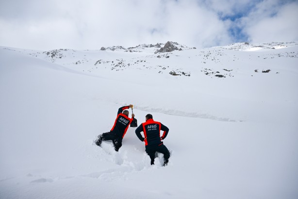 Foto - Korku filminden çıkmış gibi sahneler…. Bu kez ses O ilimizden geldi! Böyle yapıyorlar işte… 