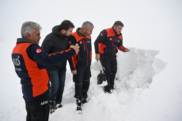 Foto - Korku filminden çıkmış gibi sahneler…. Bu kez ses O ilimizden geldi! Böyle yapıyorlar işte… 