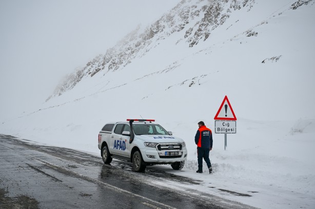 Foto - Korku filminden çıkmış gibi sahneler…. Bu kez ses O ilimizden geldi! Böyle yapıyorlar işte… 