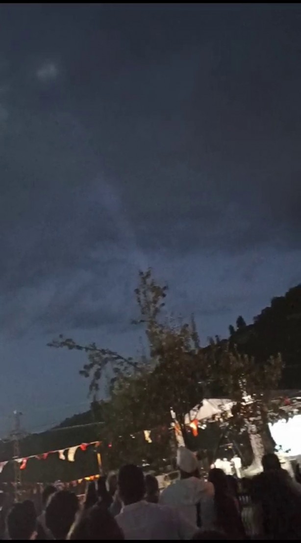 Foto - Korku ve panik dolu anlar! Genç kız havada 2 saat yardım bekledi