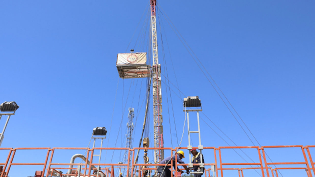 Foto - Korkulan maalesef oldu: Bir ilimizde yerin 18 bin metre altına iniliyor! Dualar eşliğinde bakın ne aranacak