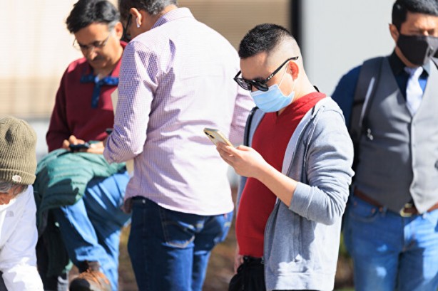 Foto - Bankalar iflas edince korkulan oldu! Binlerce insan parasını çekmek için saatlerdir bekliyor, şok görüntüler