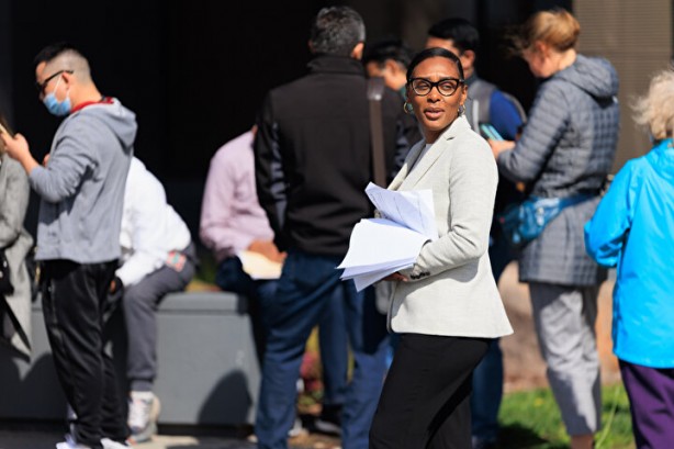Foto - Bankalar iflas edince korkulan oldu! Binlerce insan parasını çekmek için saatlerdir bekliyor, şok görüntüler