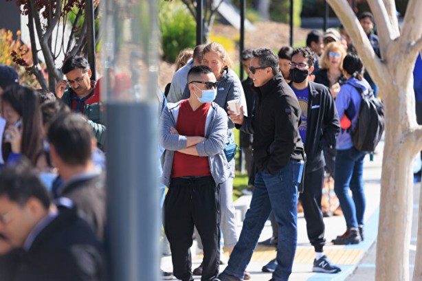 Foto - Bankalar iflas edince korkulan oldu! Binlerce insan parasını çekmek için saatlerdir bekliyor, şok görüntüler