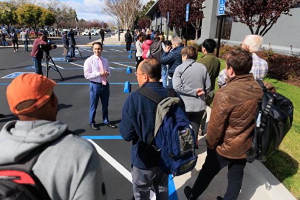 Foto - Bankalar iflas edince korkulan oldu! Binlerce insan parasını çekmek için saatlerdir bekliyor, şok görüntüler