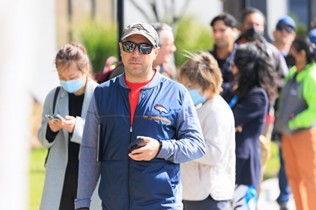 Foto - Bankalar iflas edince korkulan oldu! Binlerce insan parasını çekmek için saatlerdir bekliyor, şok görüntüler