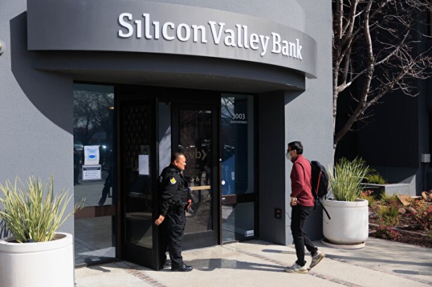 Foto - Bankalar iflas edince korkulan oldu! Binlerce insan parasını çekmek için saatlerdir bekliyor, şok görüntüler