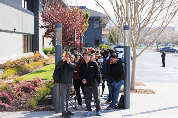 Foto - Bankalar iflas edince korkulan oldu! Binlerce insan parasını çekmek için saatlerdir bekliyor, şok görüntüler