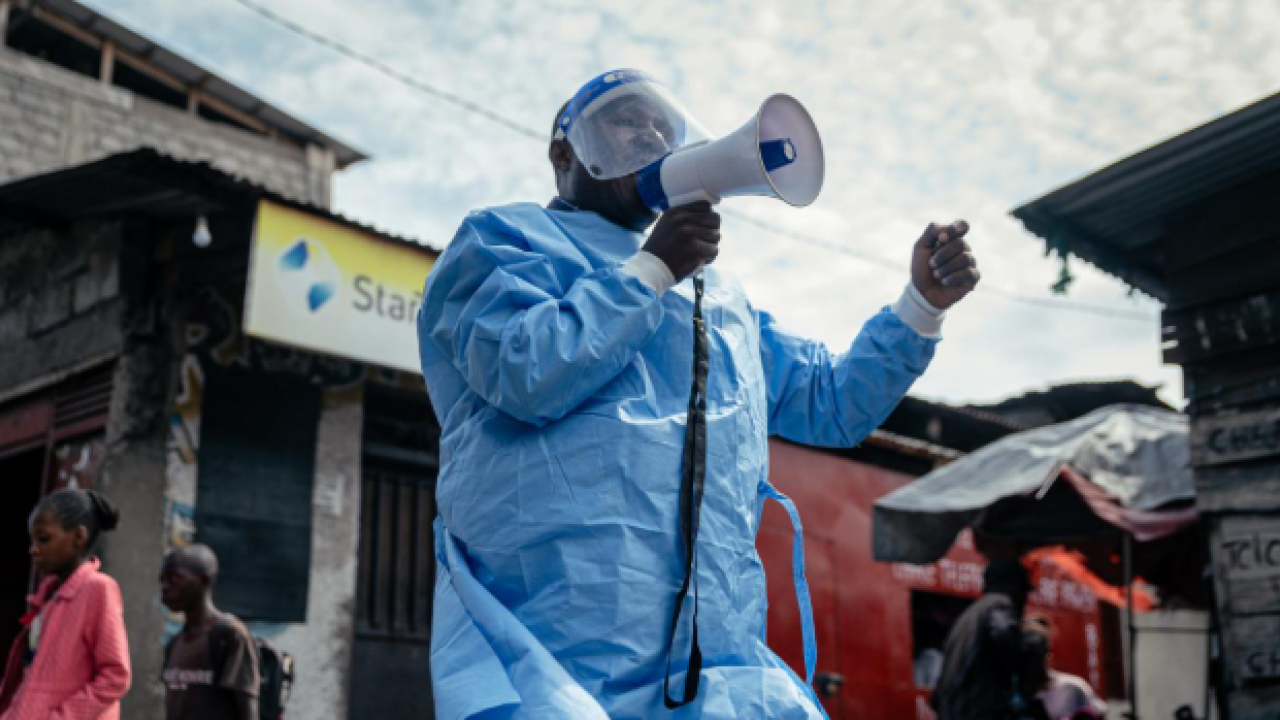 Korkunç bilanço resmen açıklandı: Ebola salgını 1 ayda ülkeyi esir aldı