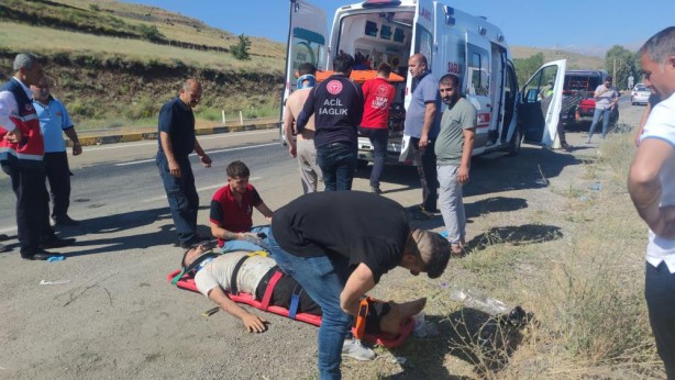 Foto - Korkunç kaza! Minibüs Van Gölü'ne uçtu