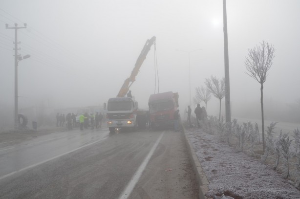 Foto - Korkunç kaza! Öğrenci servisinin de karıştığı zincirleme kazada 18 öğrenci yaralandı