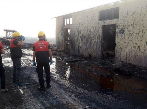 Foto - Korkunç manzara yeni günün ilk ışıklarıyla ortaya çıktı! Patlamanın yaşandığı havai fişek fabrikası savaş alanına döndü