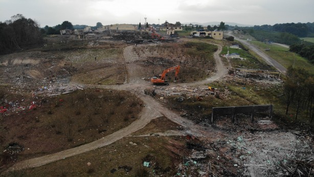 Foto - Korkunç manzara yeni günün ilk ışıklarıyla ortaya çıktı! Patlamanın yaşandığı havai fişek fabrikası savaş alanına döndü