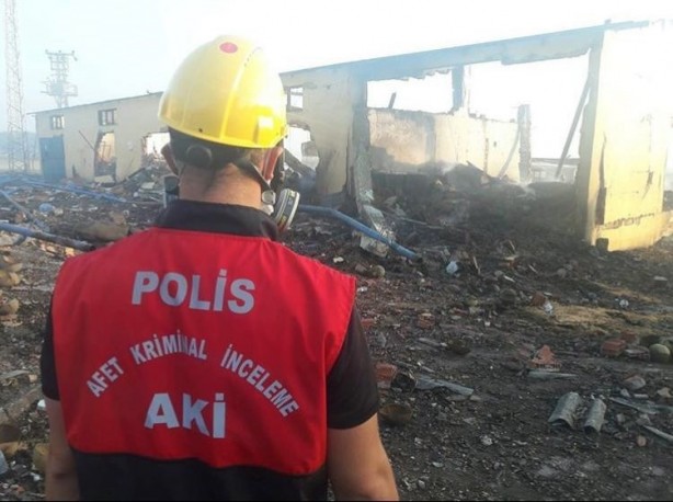 Foto - Korkunç manzara yeni günün ilk ışıklarıyla ortaya çıktı! Patlamanın yaşandığı havai fişek fabrikası savaş alanına döndü