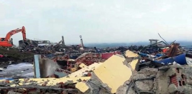 Foto - Korkunç manzara yeni günün ilk ışıklarıyla ortaya çıktı! Patlamanın yaşandığı havai fişek fabrikası savaş alanına döndü